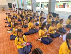 20240705172437(1).jpg - โรงเรียนบ้านหนองโค้ง จัดกิจกรรมธรรมะชำระใจ ทุกวันศุกร์ เพื่อให้นักเรียนทุกระดับชั้น ได้สวดมนต์สรรเสริญพระรัตนตรัย สวดมนต์ทำนองสรภัญญะ ปลูกฝังคุณธรรมจริยธรรม ร่วมสืบสานขนบธรรมเนียบประเพณี  | https://bannongkong.ac.th