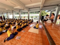 20240705172438(1).jpg - โรงเรียนบ้านหนองโค้ง จัดกิจกรรมธรรมะชำระใจ ทุกวันศุกร์ เพื่อให้นักเรียนทุกระดับชั้น ได้สวดมนต์สรรเสริญพระรัตนตรัย สวดมนต์ทำนองสรภัญญะ ปลูกฝังคุณธรรมจริยธรรม ร่วมสืบสานขนบธรรมเนียบประเพณี  | https://bannongkong.ac.th
