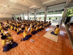 20240705172438.jpg - โรงเรียนบ้านหนองโค้ง จัดกิจกรรมธรรมะชำระใจ ทุกวันศุกร์ เพื่อให้นักเรียนทุกระดับชั้น ได้สวดมนต์สรรเสริญพระรัตนตรัย สวดมนต์ทำนองสรภัญญะ ปลูกฝังคุณธรรมจริยธรรม ร่วมสืบสานขนบธรรมเนียบประเพณี  | https://bannongkong.ac.th