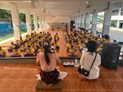 20240705172439.jpg - โรงเรียนบ้านหนองโค้ง จัดกิจกรรมธรรมะชำระใจ ทุกวันศุกร์ เพื่อให้นักเรียนทุกระดับชั้น ได้สวดมนต์สรรเสริญพระรัตนตรัย สวดมนต์ทำนองสรภัญญะ ปลูกฝังคุณธรรมจริยธรรม ร่วมสืบสานขนบธรรมเนียบประเพณี  | https://bannongkong.ac.th