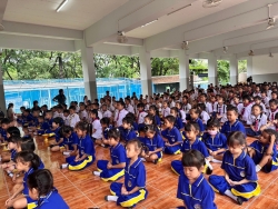 20240705172440.jpg - โรงเรียนบ้านหนองโค้ง จัดกิจกรรมธรรมะชำระใจ ทุกวันศุกร์ เพื่อให้นักเรียนทุกระดับชั้น ได้สวดมนต์สรรเสริญพระรัตนตรัย สวดมนต์ทำนองสรภัญญะ ปลูกฝังคุณธรรมจริยธรรม ร่วมสืบสานขนบธรรมเนียบประเพณี  | https://bannongkong.ac.th